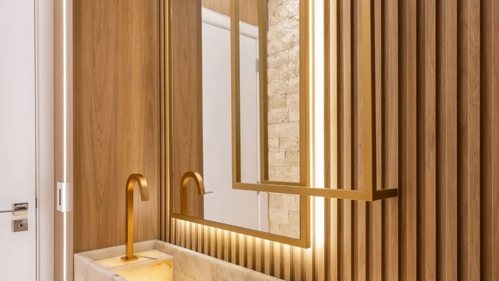 Showroom Decoraço — Móveis em aço com design premium